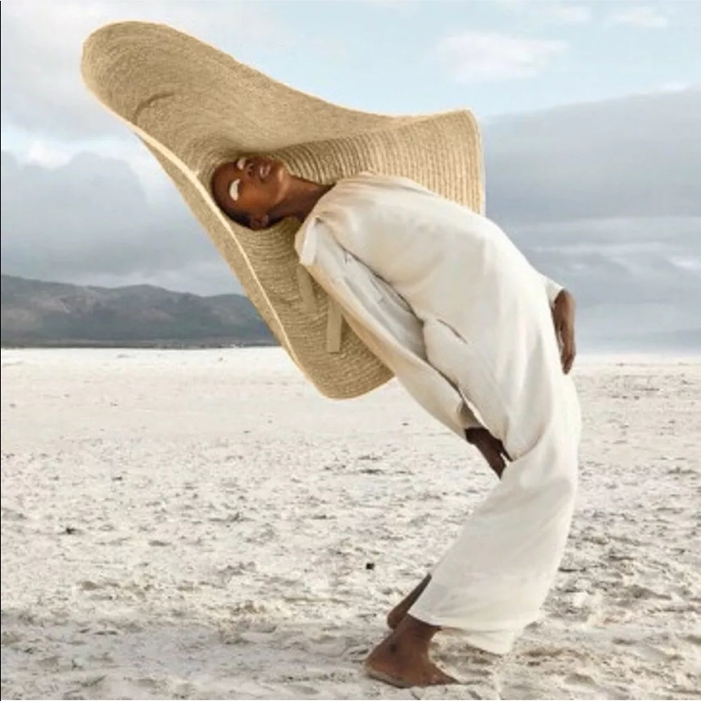 Huge hat wide brimmed straw beige resort beach - Picture 10 of 13